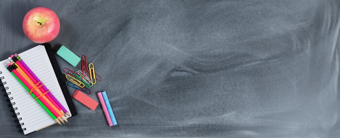 Bild Schulsachen auf dunklem Hintergrund