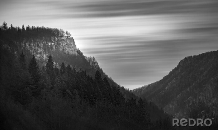 Bild Schwarz-weiß Gebirge mit Himmelhintergrund
