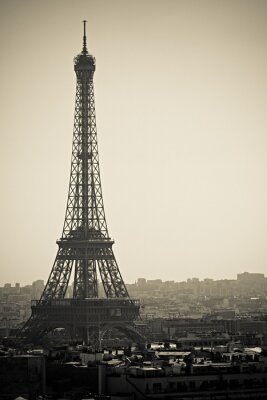 Schwarz-weiße Ansicht der Pariser Architektur