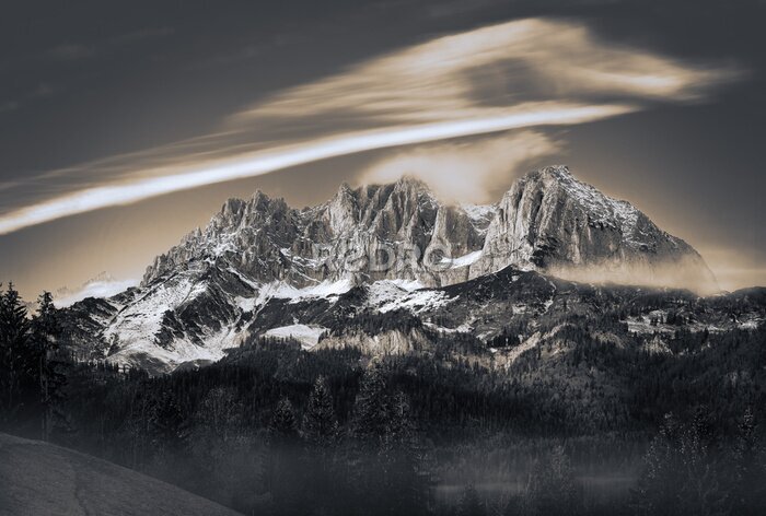 Bild Schwarz-weiße Berglandschaft im Nebel
