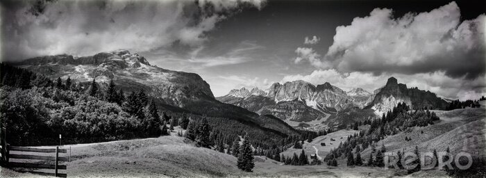 Bild Schwarz-weiße Dolomitberge