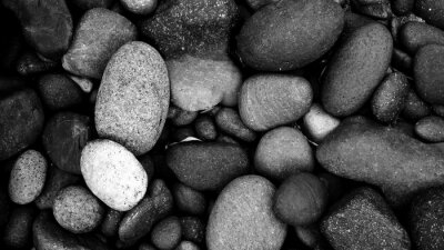 Schwarz-weiße glatte Steine