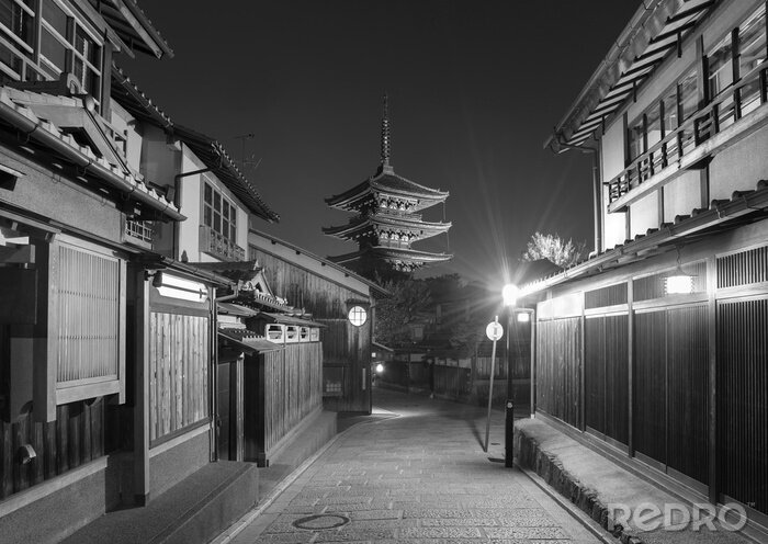 Bild Schwarz-weiße japanische Straße in der Nacht