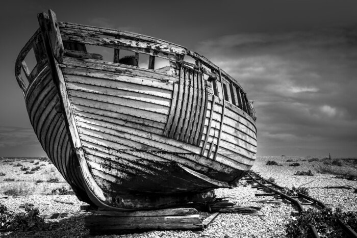 Bild Schwarz-weißes Fischerboot
