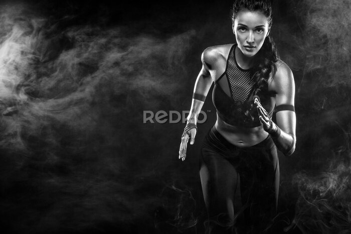 Bild Schwarz-weißes Foto einer laufenden Frau