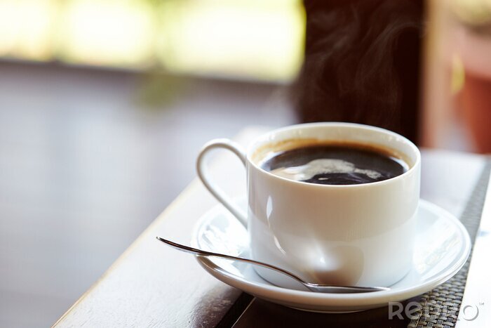Bild Schwarzer Kaffee in der weißen Tasse