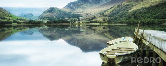Bild See in Berglandschaft