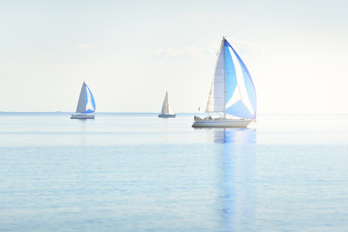 Bild Segelboote fahren gegen den Wind