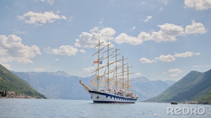 Bild Segelschiff in den Bergen