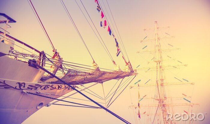 Bild Segelschiffe mit bunten Fähnchen