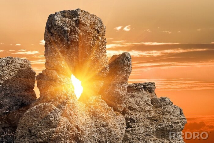 Bild Sonne zwischen den Felsen