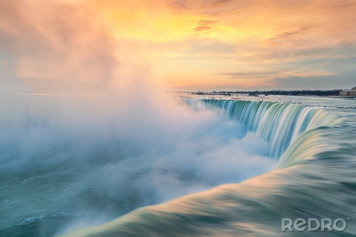Bild Sonnenaufgang über Wasserfall
