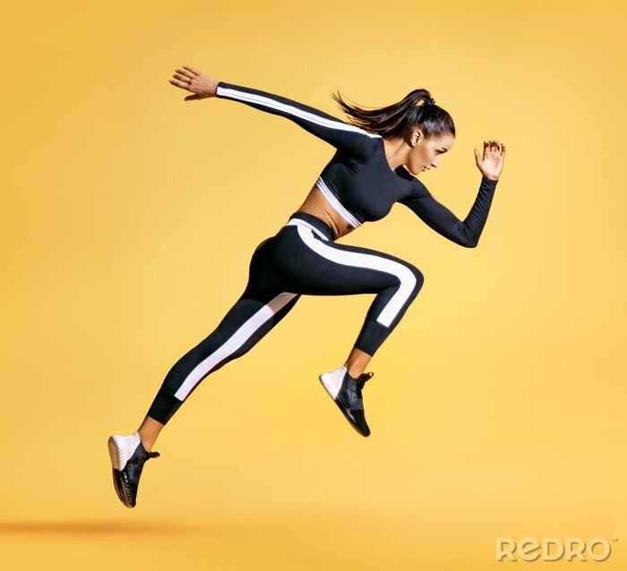 Bild Sport-Frau auf gelbem Hintergrund