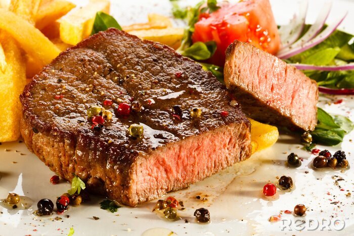 Bild Steak mit Pommes Frites und Gemüse