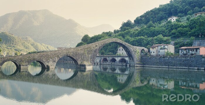 Bild Steinbrücke in der Toskana