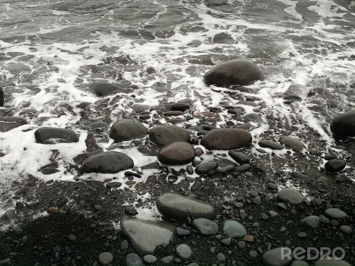 Bild Steine im Wasser schwarz-weiß
