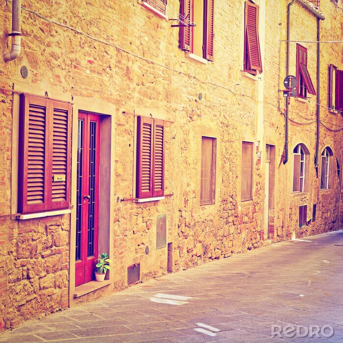 Bild Steinhäuser mit roten Akzenten