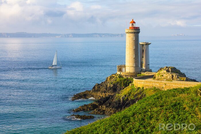 Bild Steiniger Leuchtturm auf Felsen