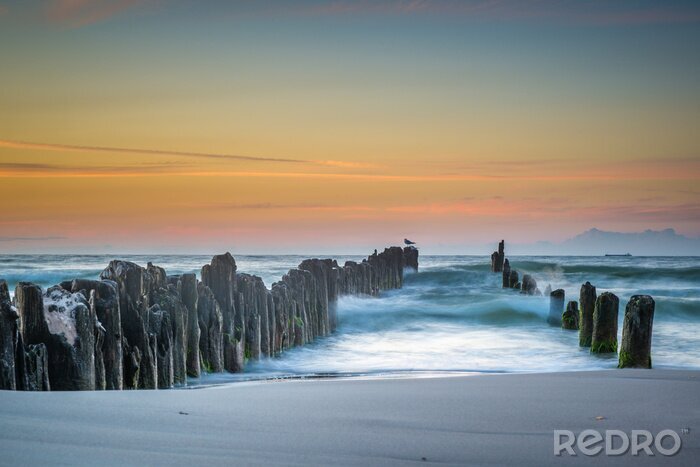 Bild Strand Ostsee und Wellenbrecher