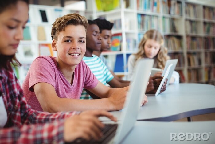 Bild Studenten mit Laptops