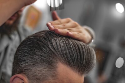 Bild Stylen der männlichen Frisur