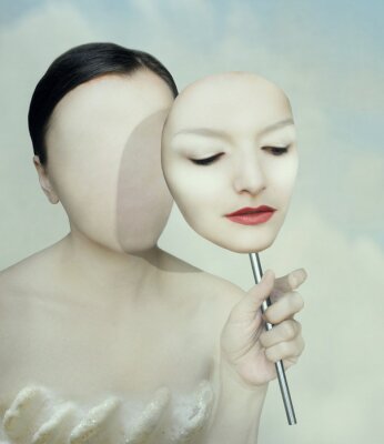Bild Surrealistisches Porträt einer Frau