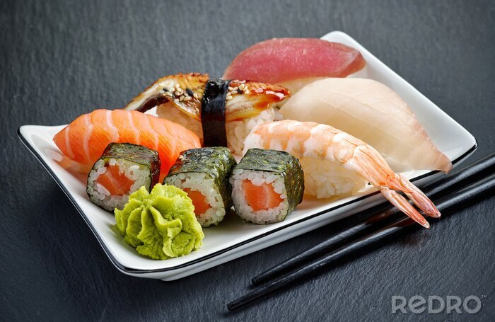Bild Sushi auf dem kleinen Teller