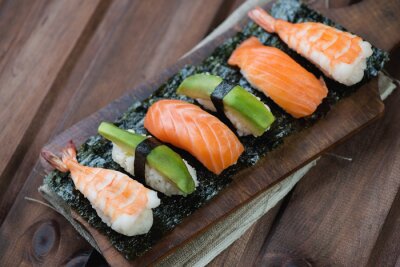 Bild Sushi Essen auf dem Holztisch