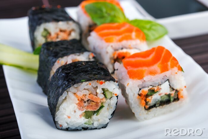 Bild Sushi Rollen traditionell