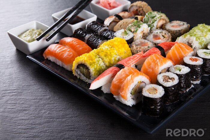 Bild Sushi-Set mit Saucen