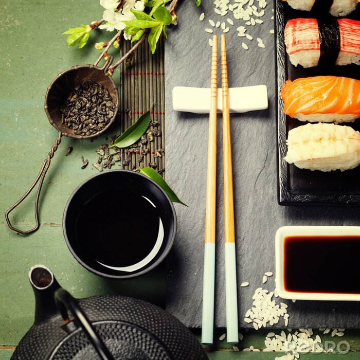 Bild Sushi und Essstäbchen