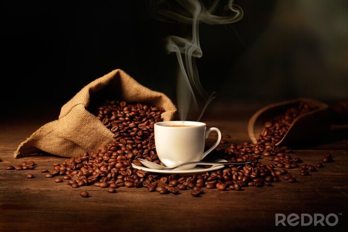Bild Tasse dampfender Kaffee und Bohnen