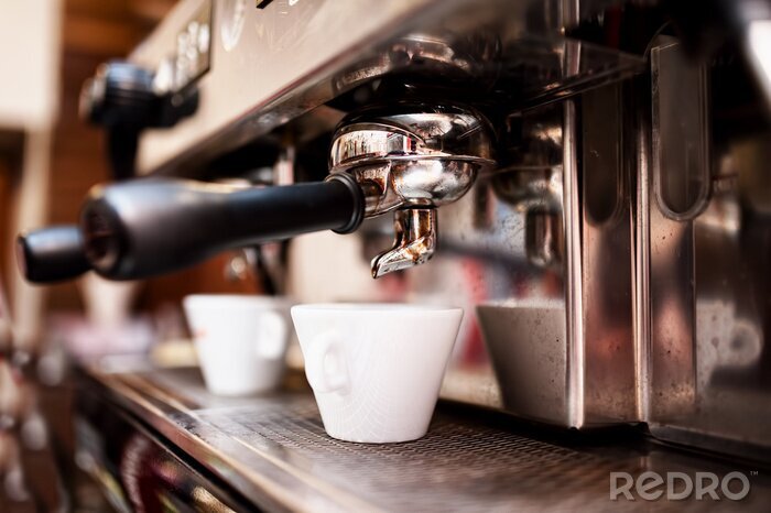 Bild Tassen in der Kaffeemaschine aufgestellt
