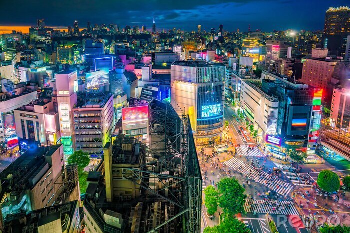 Bild Tokyo bei Nacht an einer Kreuzung