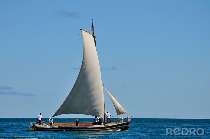 Bild Traditionelles Segelboot auf See