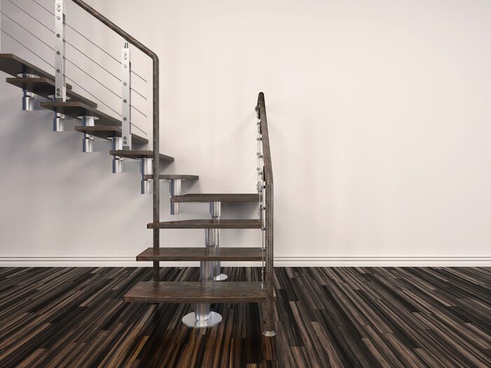 Bild Treppe an einer leeren Wand