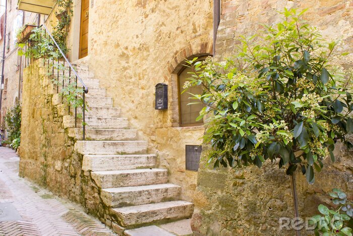 Bild Treppe neben Gasse in Italien