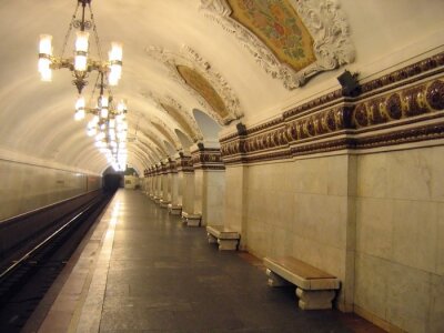 Bild U-Bahn-Station mit schöner Architektur