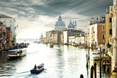 Venedig in den grauen wolken