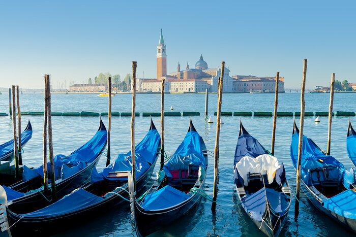 Bild Venezianische Gondeln vertäut