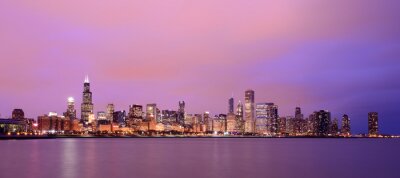 Violetter Himmel auf Panorama von Chicago