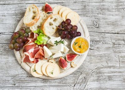 Bild Vorspeisen mit Käse und Weintrauben