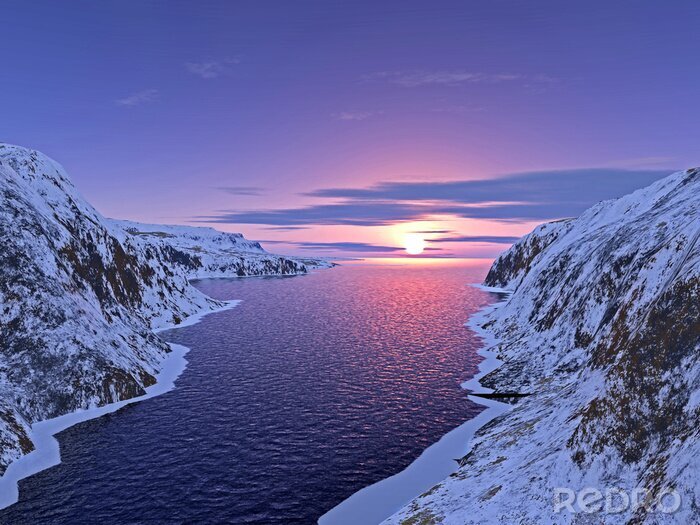 Bild Wasser umgeben von schneebedeckten Hängen