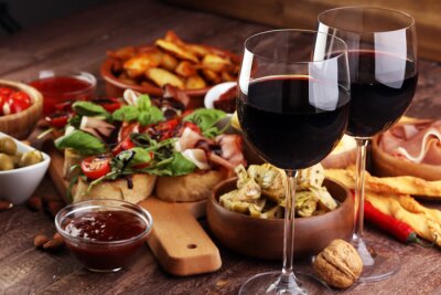 Wein und italienische Vorspeisen