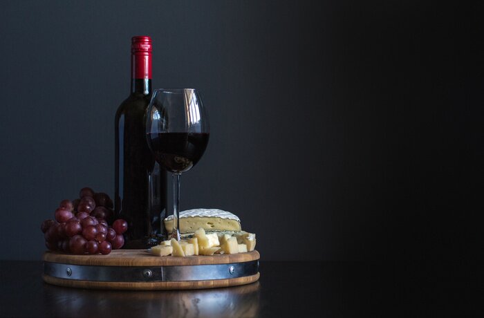 Bild Wein Weintrauben und Käseplatte