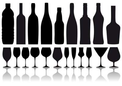 Weinflaschen und Gläser auf schwarz-weißem Hintergrund