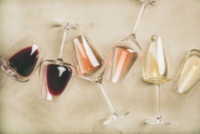 Weinsorten in Gläsern