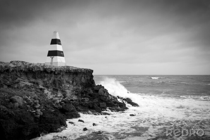 Bild Weiß-schwarzer geometrischer Leuchtturm