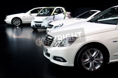 Bild Weiße Autos von Mercedes