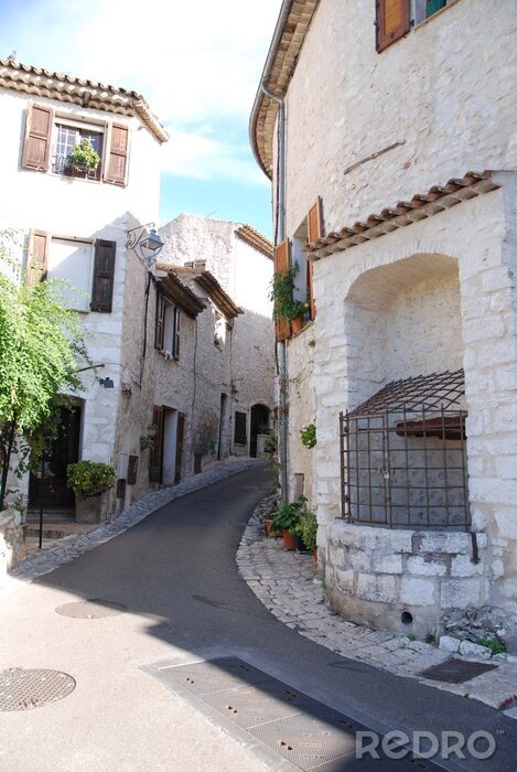 Bild Weißes Haus an Straßenecke